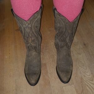 7 1/2 distressed brown leather boots
